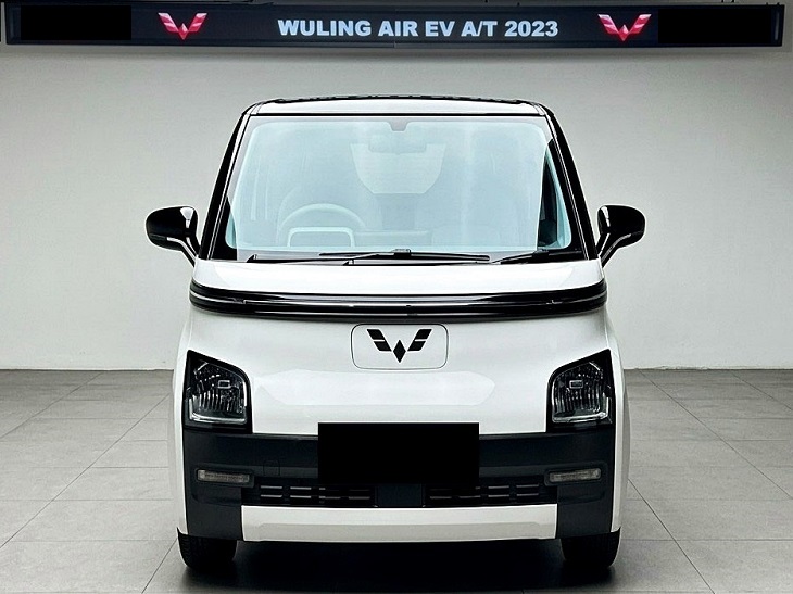 Wuling Air Ev Standard Range 2023 at Low KM