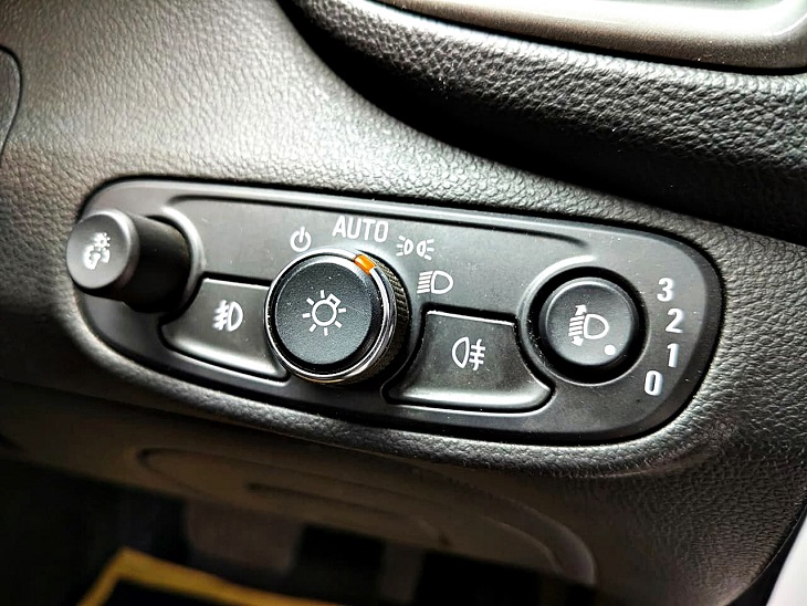 ( Tangan 1 ) Chevrolet Trax 2019 Premiere Good Condition